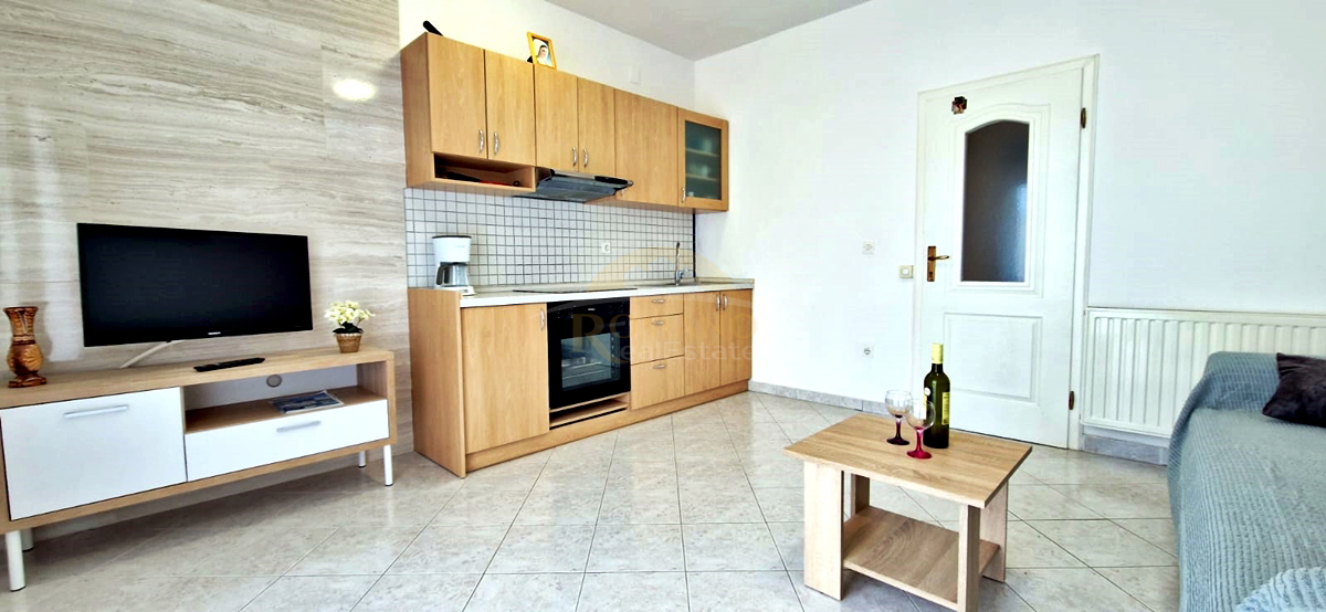 Apartmajska hiša v Okrugu Gornjem/Čiovo, drugi niz od morja - 5 apartmajev